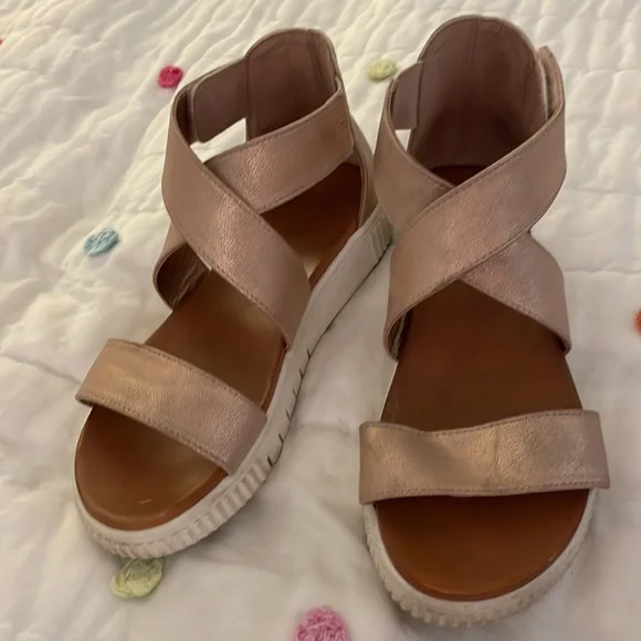 Girls rose gold velcro sandals. - Picture 2 of 4